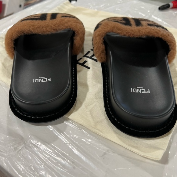 FENDI Shearling Slides/Sandals SIZE 38 EU - Picture 9 of 16